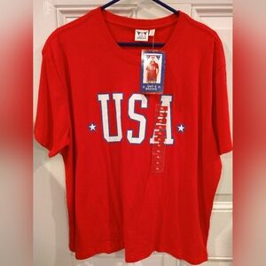 T-shirt. USA.  28 x 22